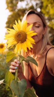 Sierpień, słoneczniki i przyjaźń 🌻🧡

Podoba mi się nowy trend na IG, robię moim ludziom zdjęcia najlepiej jak potrafię, chętnie je Wam pokażę✨

#sesjawplenerze #sesjawsłonecznikach #sesjanapolu #fotografkakobiet #kobietaszczęśliwa #fotografszczecin